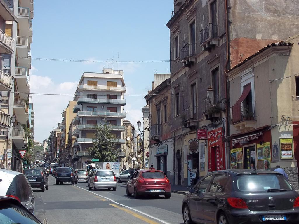 La Casa Del Nespolo Apartment Catania Bilik gambar